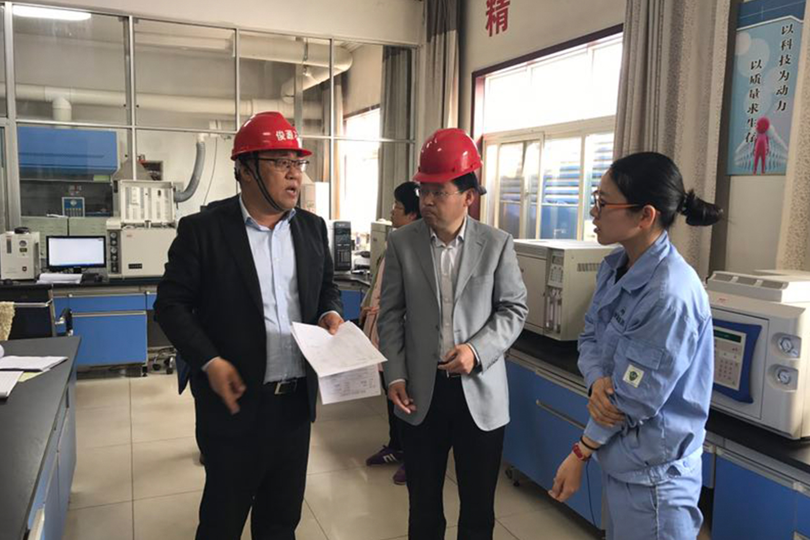 8、農(nóng)高區(qū)管委會副主任胥華遠一行到集團公司調研.jpg