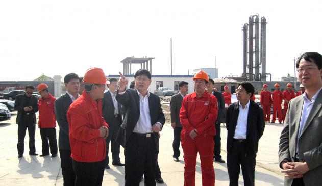 東營(yíng)市委副書記、市長(zhǎng)趙豪志到公司項(xiàng)目工地現(xiàn)場(chǎng)辦公